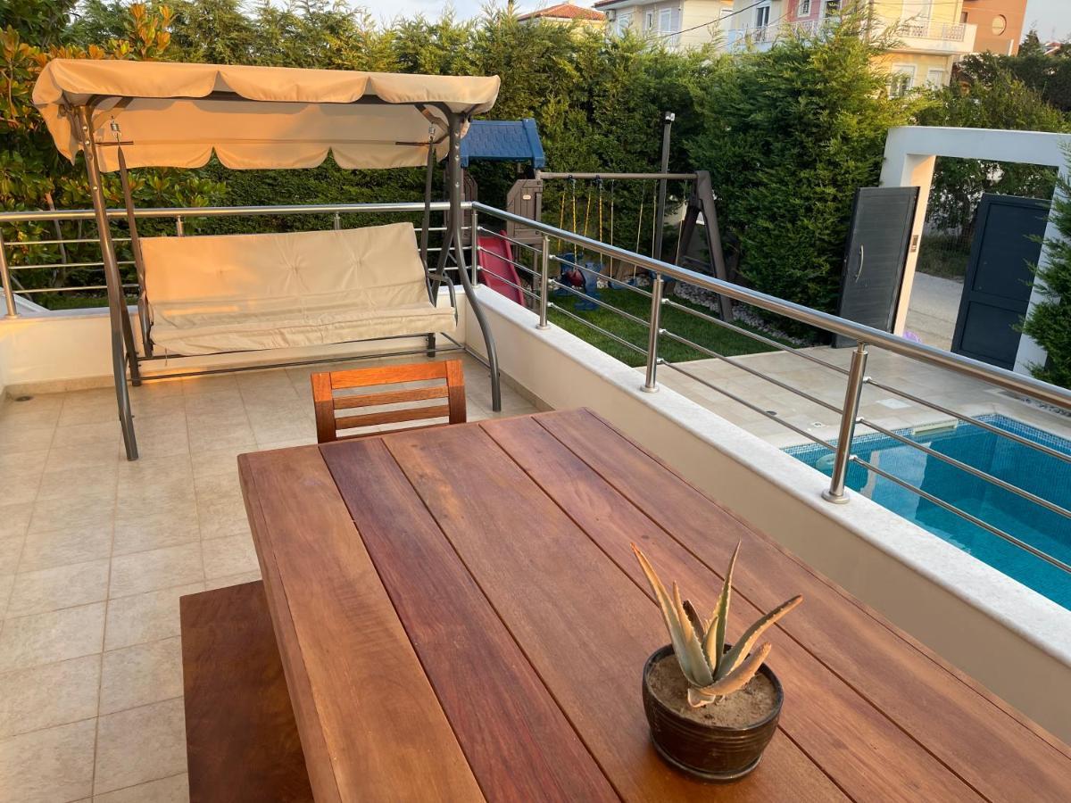 Luxury Villa Loutraki With Private Heated Pool エクステリア 写真