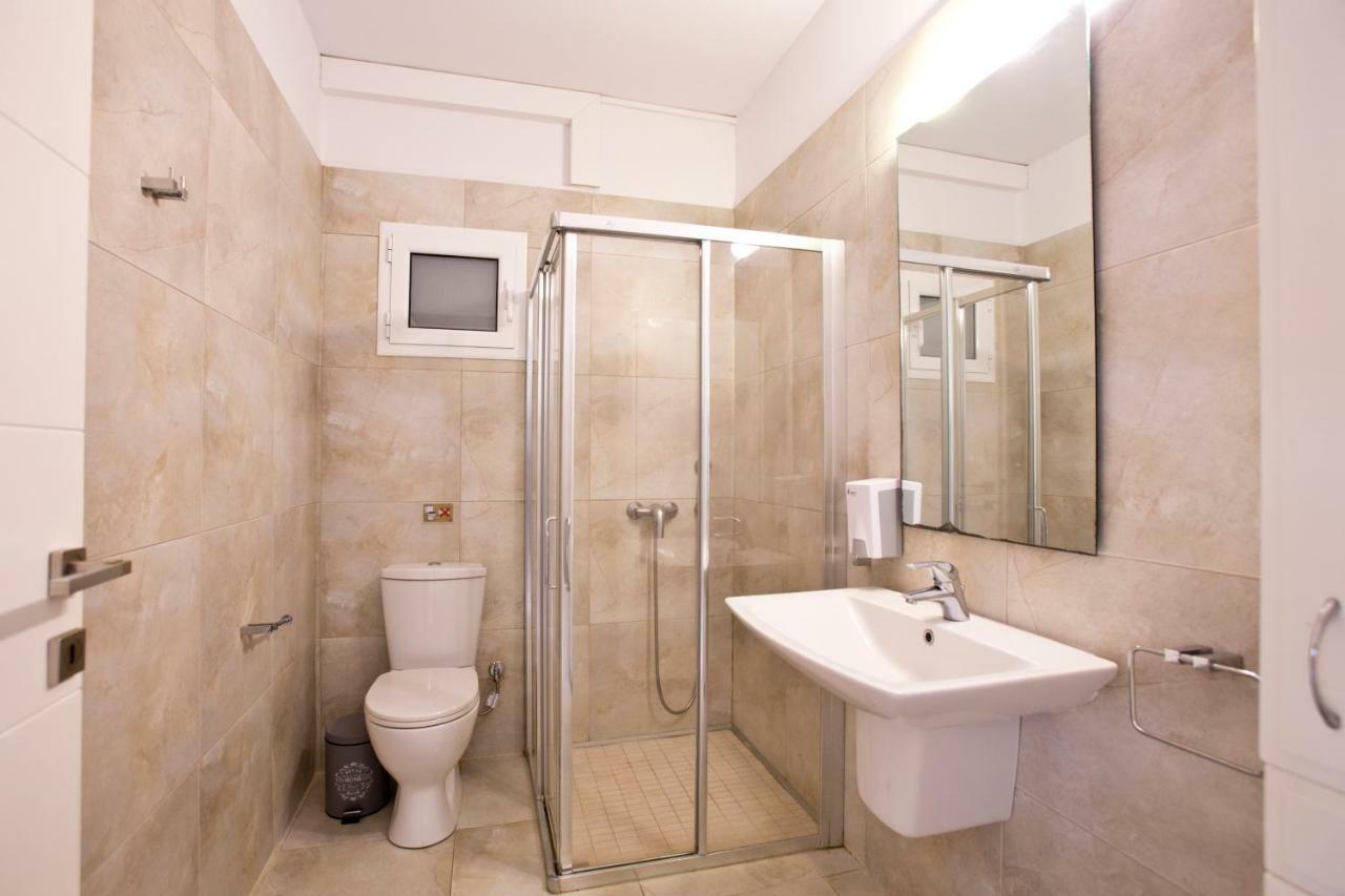 Luxury Villa Loutraki With Private Heated Pool エクステリア 写真