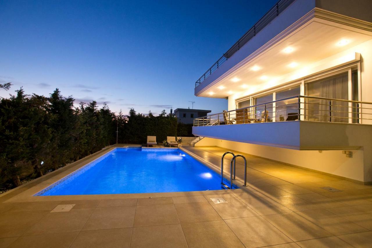 Luxury Villa Loutraki With Private Heated Pool エクステリア 写真